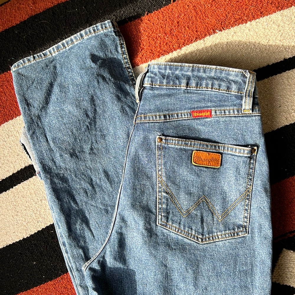 Wranglers Cowgirl Cut slim fit & high rise jeans